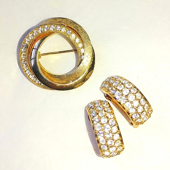 ROMAN PAVE RHINESTONE CLIP EARRINGS & VINTAGE CIRCLE BROOCH - Picture 1 of 7